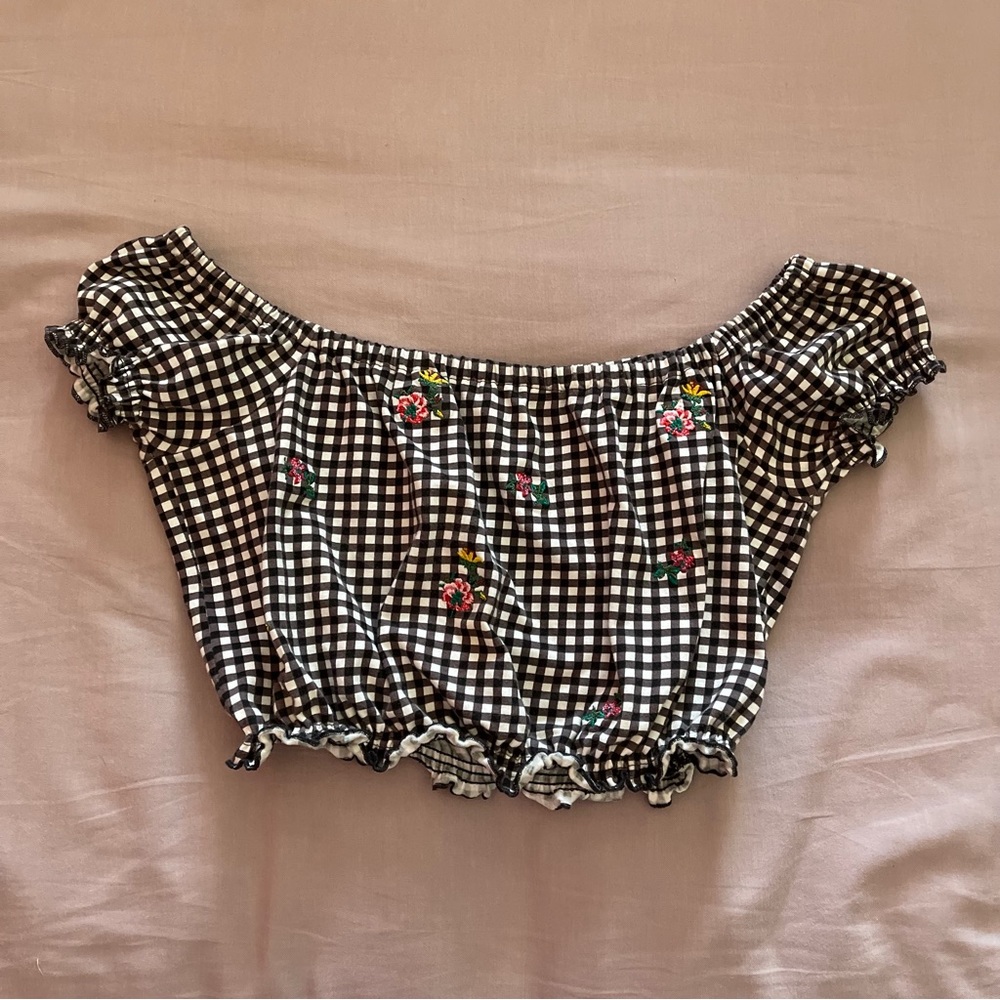 Kendall & Kylie Cropped off the shoulder top